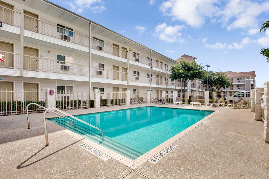Studio 6-houston, Tx - Clear Lake 2*